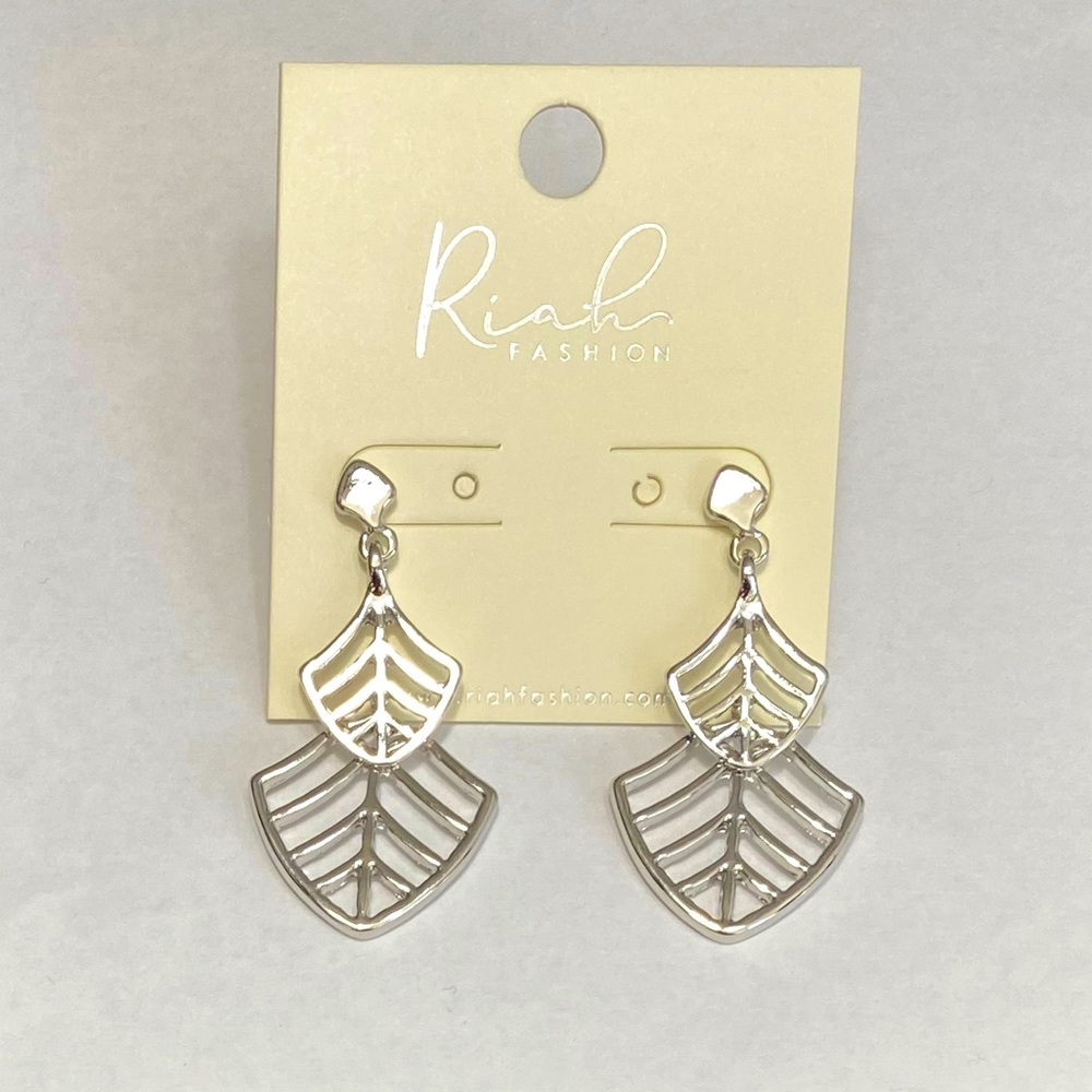 LEAF FILIGREE DROP EARRINGS - SILVER - Picture 3 of 3